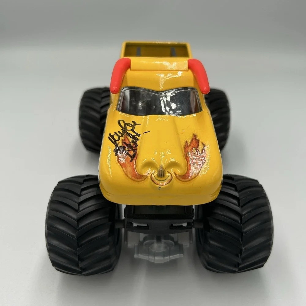 Spin Master Monster Jam El Toro Loco Autographed Kayla Blood Truck 1:24 Yellow